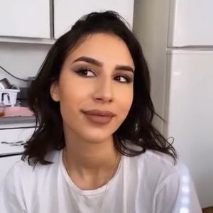 Meet your Posher, Kenza